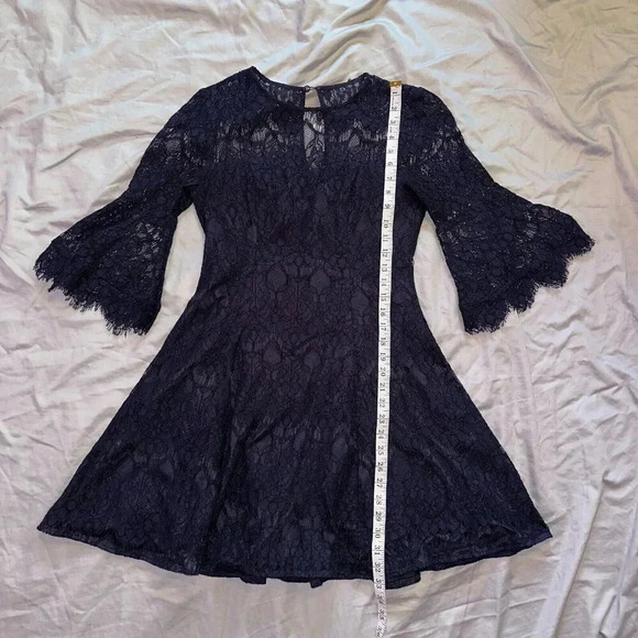 Eliza J Navy Blue Lace Bell Sleeve Cocktail Wedding Evening Dress Sz 4P - Picture 5 of 6